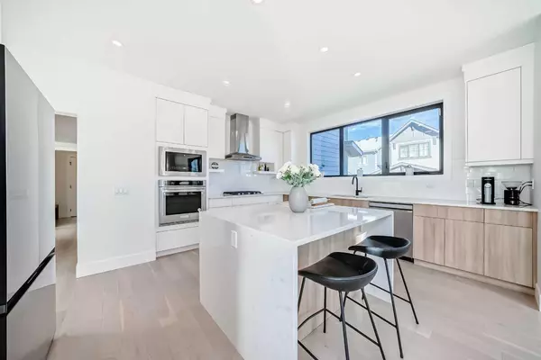 Calgary, AB T2Y 0S3,26 Treeline Common SW