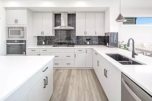 Calgary, AB T2Y 0S4,834 Alpine DR SW