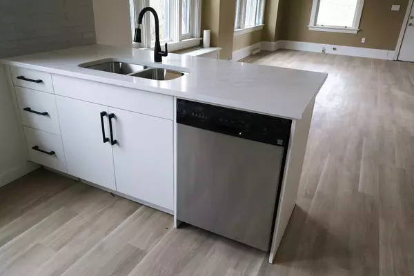 Gleichen, AB T2K 0K4,407 4 AVE