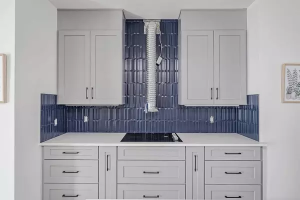 Calgary, AB T2M2K6,436 28 AVE NW