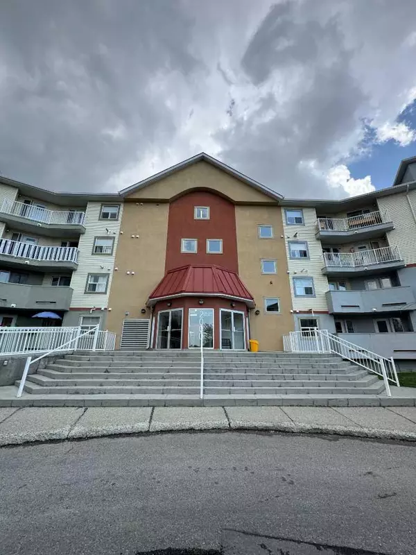 Airdrie, AB T4B 0L5,700 Willowbrook RD NW #2126