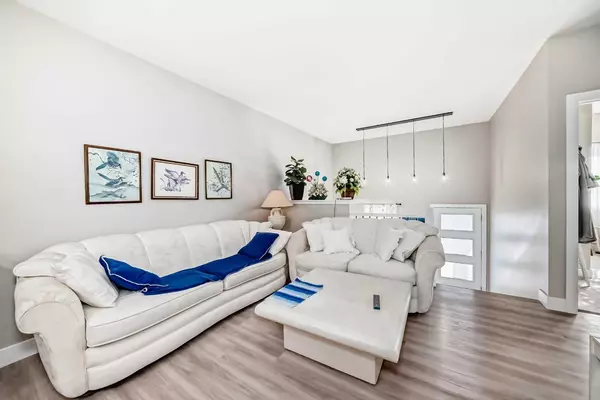 Sylvan Lake, AB T4S 0T6,11 Ian WAY