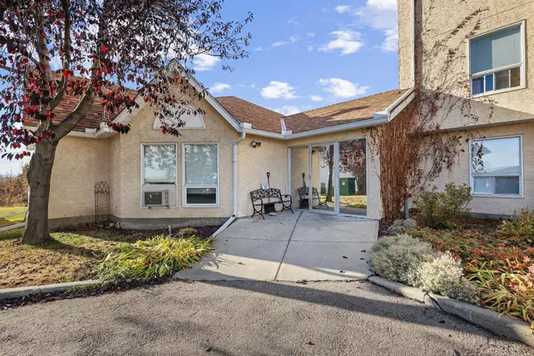 Okotoks, AB T1S 1Z7,102 Centre CT #309