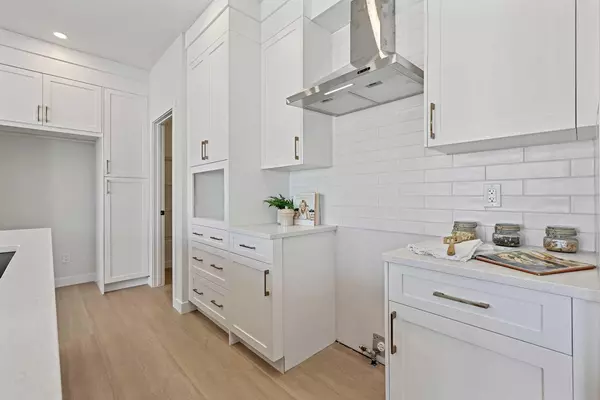 Airdrie, AB T4B 5M4,634 Bayview LN SW