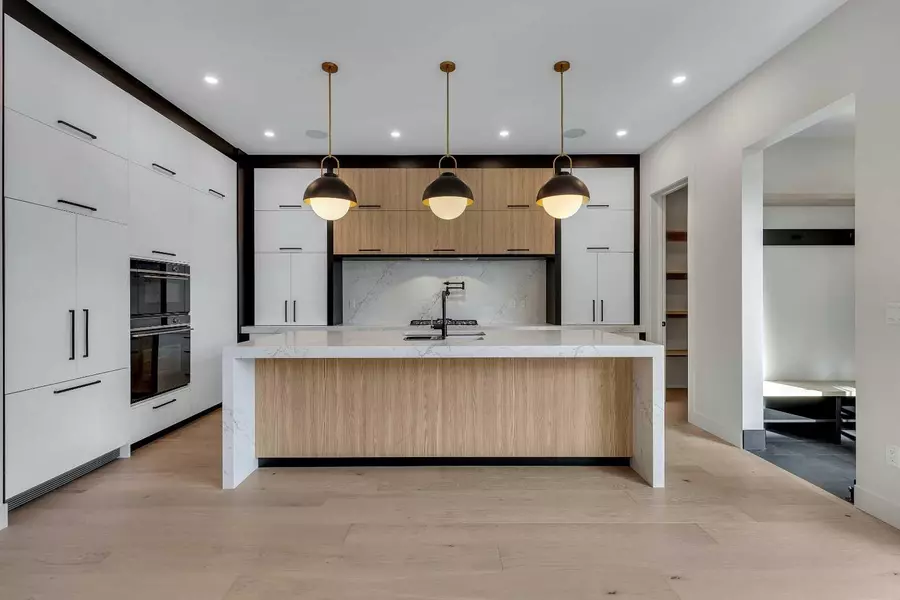 342 Normandy DR SW, Calgary, AB T3E 8G8