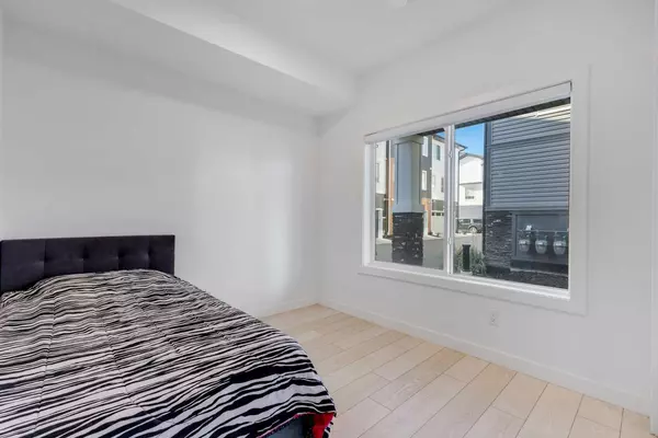 Chestermere, AB T1X 2P4,280 Chelsea RD #1801