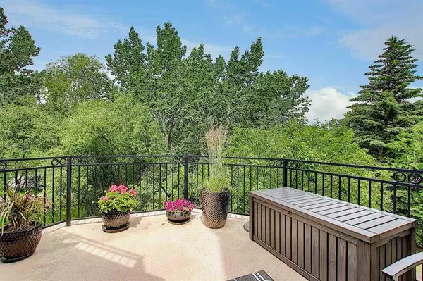 Calgary, AB T2P 4X2,400 Eau Claire AVE SW #5206