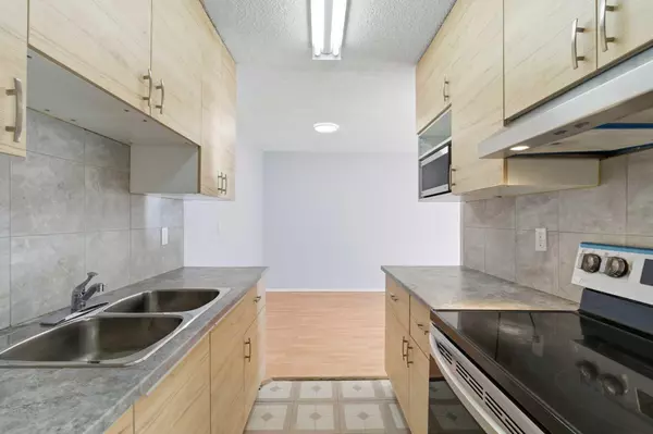 Calgary, AB T2K 0M1,231 64 AVE NW #103