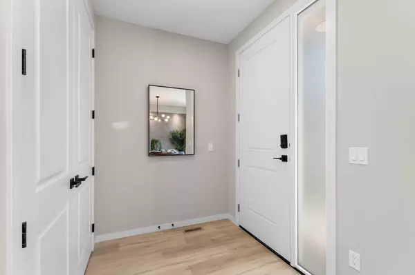 Calgary, AB T3B 2P5,4610 84 ST NW