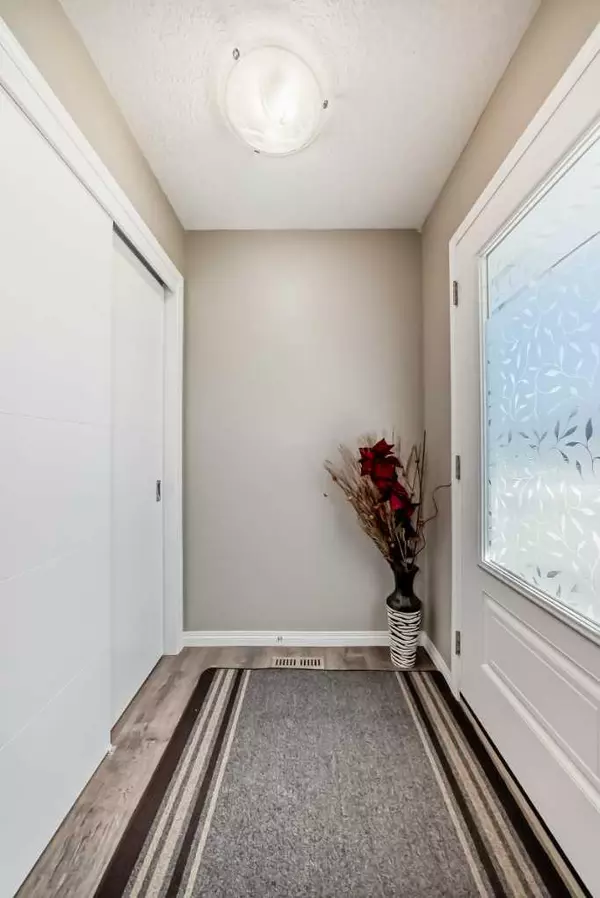 Calgary, AB T2X 4J5,48 YORKVILLE AVE SW