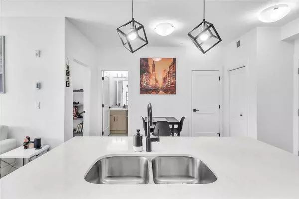 Calgary, AB T3R 2A9,30 Sage Hill WALK NW #305