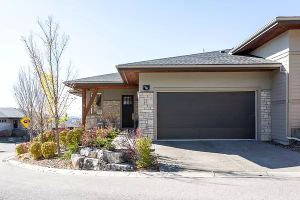 16 Watermark Villas, Rural Rocky View County, AB T3L 0E2
