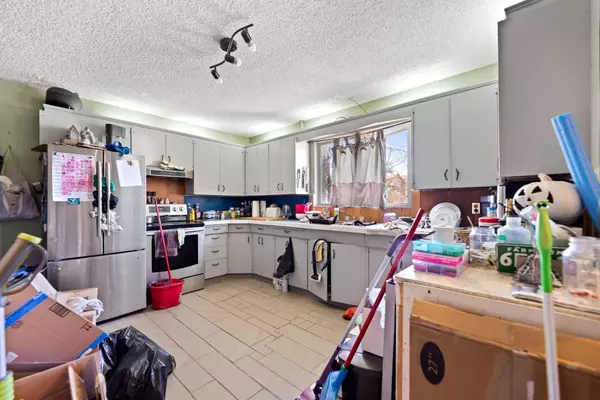 Carbon, AB T0M 0L0,325 Aberdeen AVE