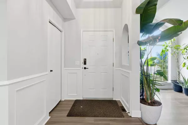 Calgary, AB T2W 5P3,88 Woodford Close SW