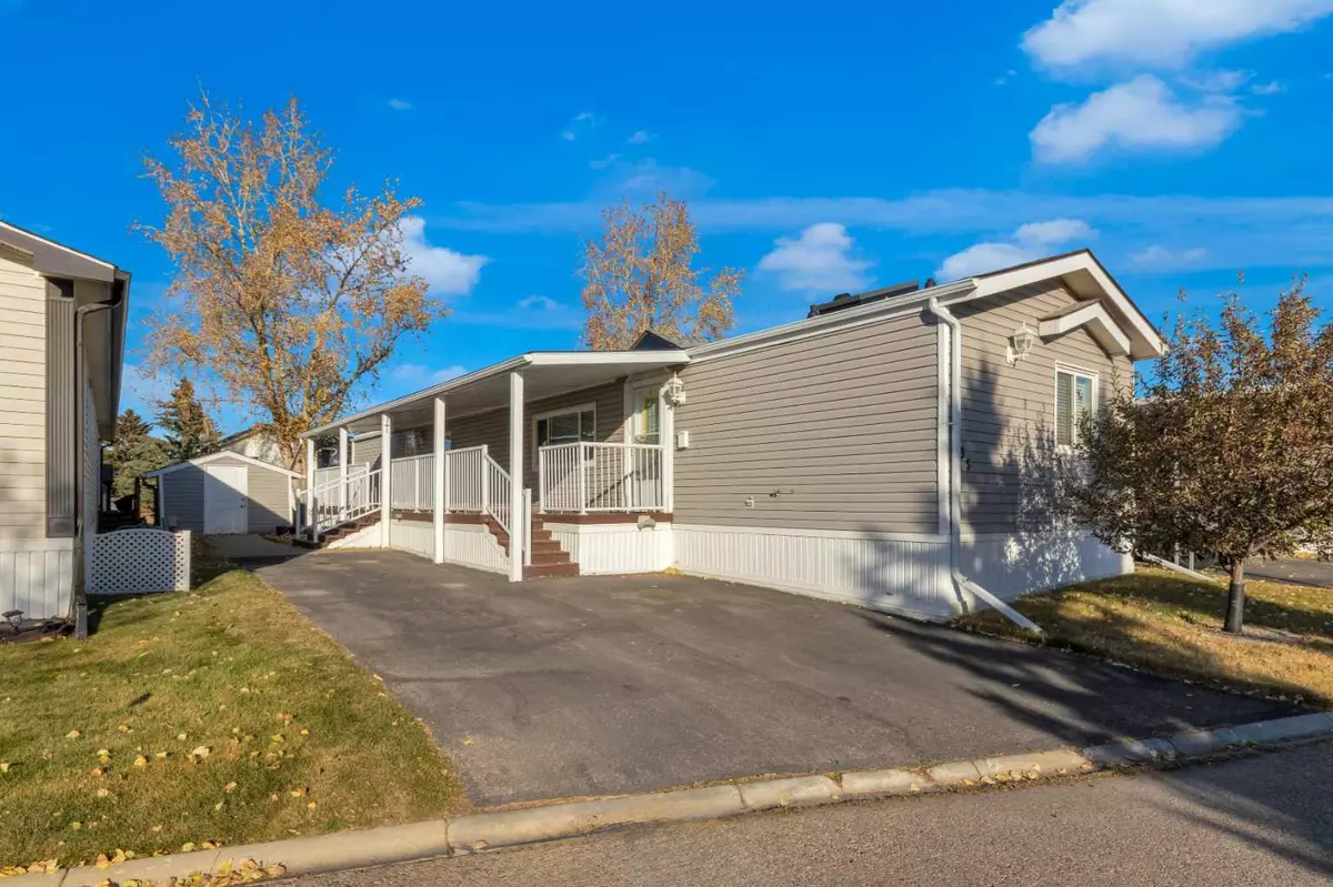 Calgary, AB T3G 4E4,99 Arbour Lake RD NW #235