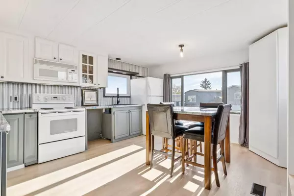 Calgary, AB T2A7H4,6220 17 AVE SE #364