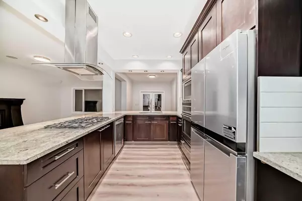 Calgary, AB T2B 0K6,158 Valleyview CT SE