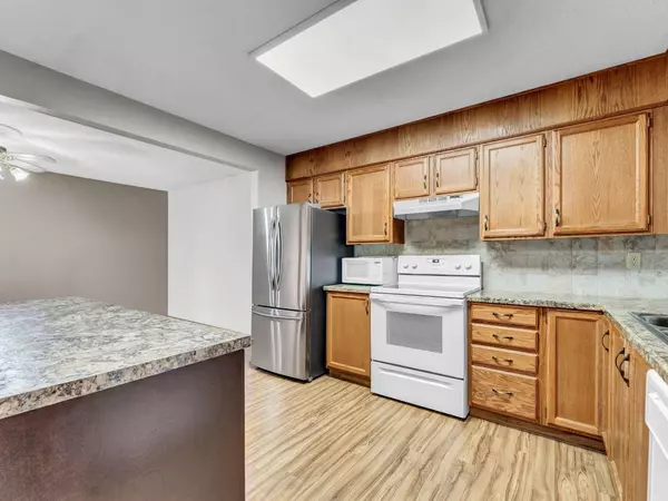 Medicine Hat, AB T1B 3Z3,3090 15 AVE SE #107