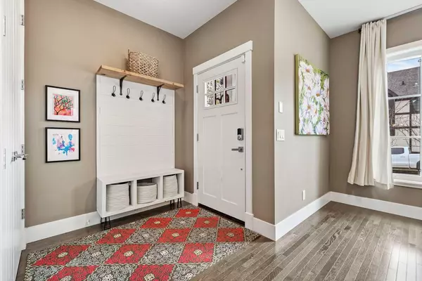 Calgary, AB T3E 7A2,96 Beny-Sur-Mer RD SW