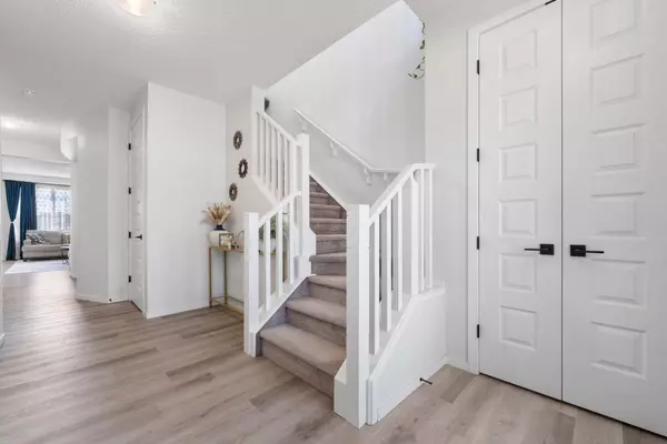 Airdrie, AB T4B 5H5,633 Windrow MNR SW