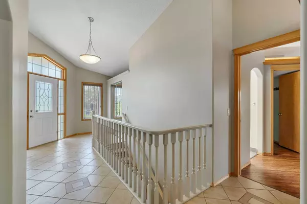 Airdrie, AB T4A 2E2,106 Thornbird WAY SE