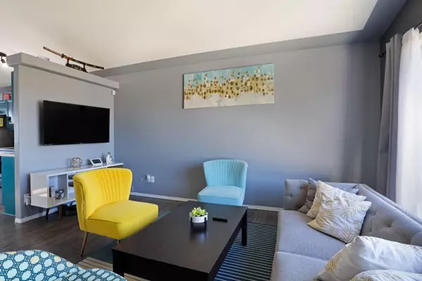 Brooks, AB T1R 1L9,216 14 ST E