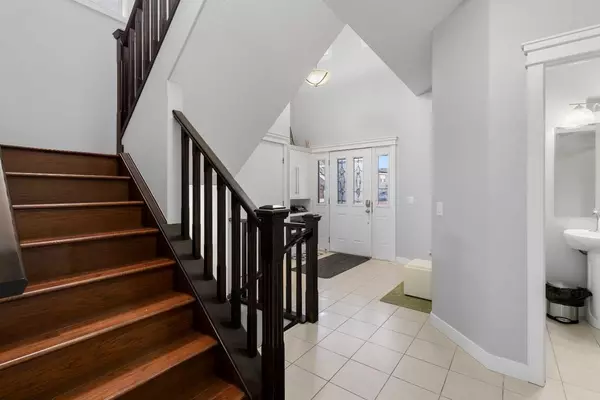 Calgary, AB T3N 0J7,16 Redstone Parade NE