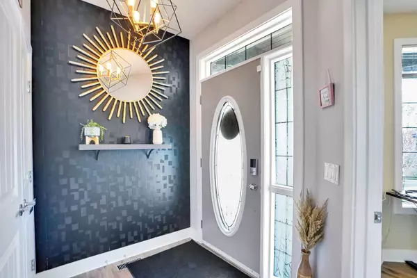 Calgary, AB T3G 5Z1,70 Royal Ridge MNR NW