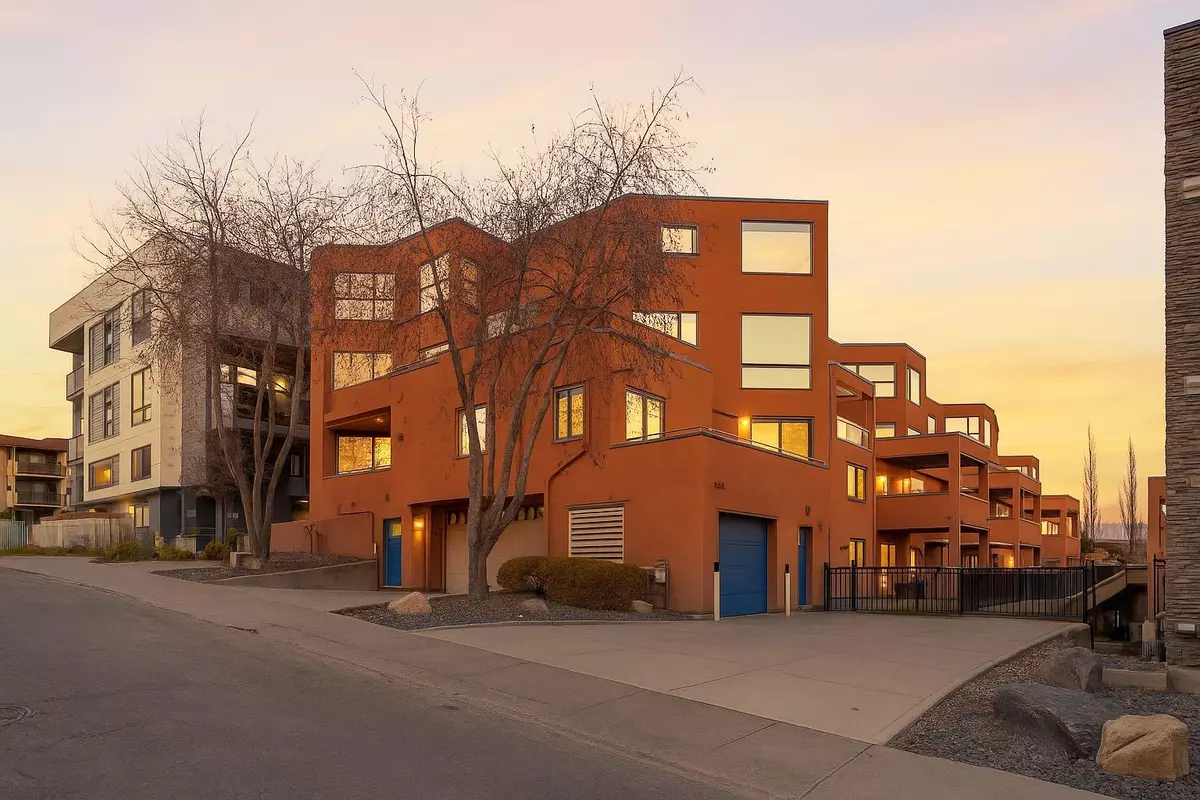 Calgary, AB T2E 3W8,718 5 ST NE #403