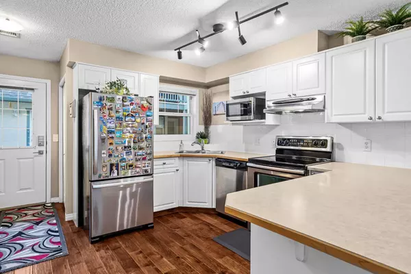 Banff, AB T1L 1E7,504 Banff AVE W #9