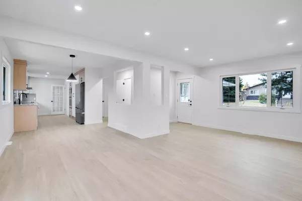 Calgary, AB T2K 2Z1,6116 Buckthorn RD NW