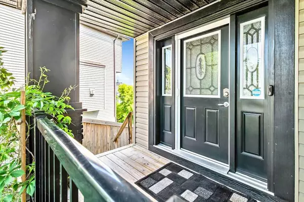 Okotoks, AB T1S 0B7,521 Westmount Close