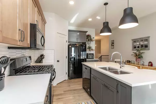 Blackfalds, AB T4M0M7,9 Aztec ST