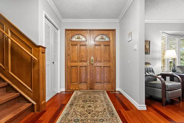 124 Canterbury DR SW, Calgary, AB T2W2G1