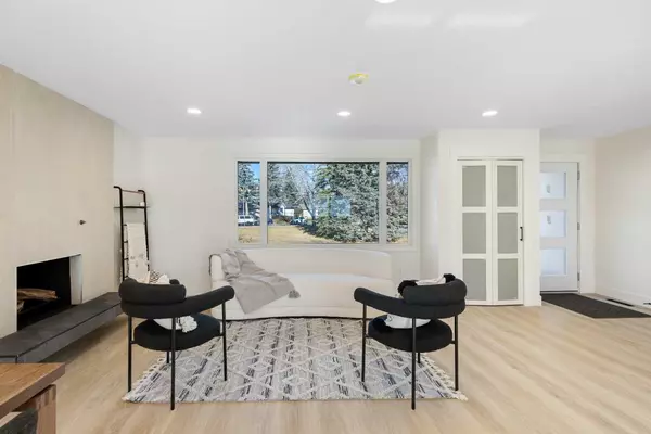 Calgary, AB T3A 0P4,4812 Verona DR NW