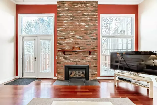 Calgary, AB T3B 4V8,357 Point Mckay GDNS NW