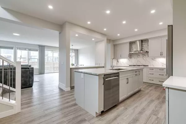 57 Magnolia Heath SE, Calgary, AB T3M 2Z7