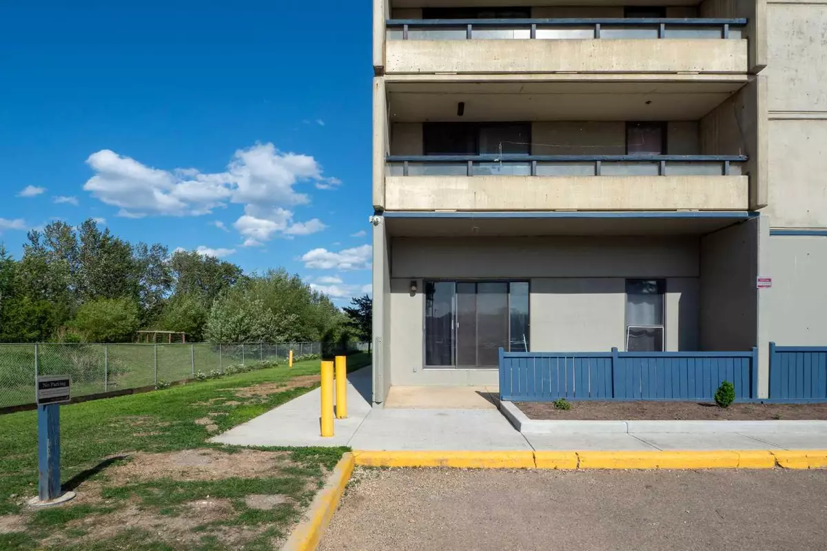 Fort Mcmurray, AB T9H 4H2,13221 MacDonald DR #108