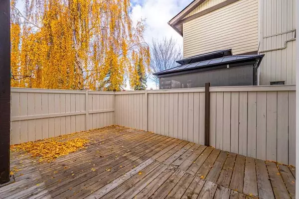 Calgary, AB T1Y 4K8,3200 60 ST NE #4