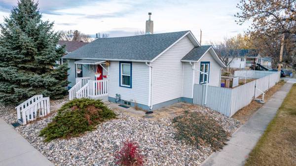 Lethbridge, AB T1J 1T3,723 9 AVE S