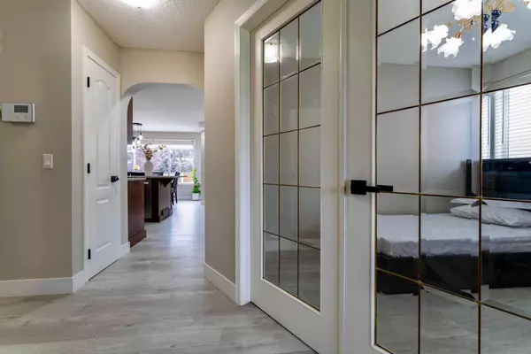 Airdrie, AB T4B 2P5,276 Fairways Bay NW