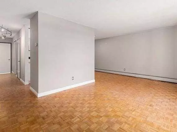 Calgary, AB T2H1N2,315 Heritage DR SE #211