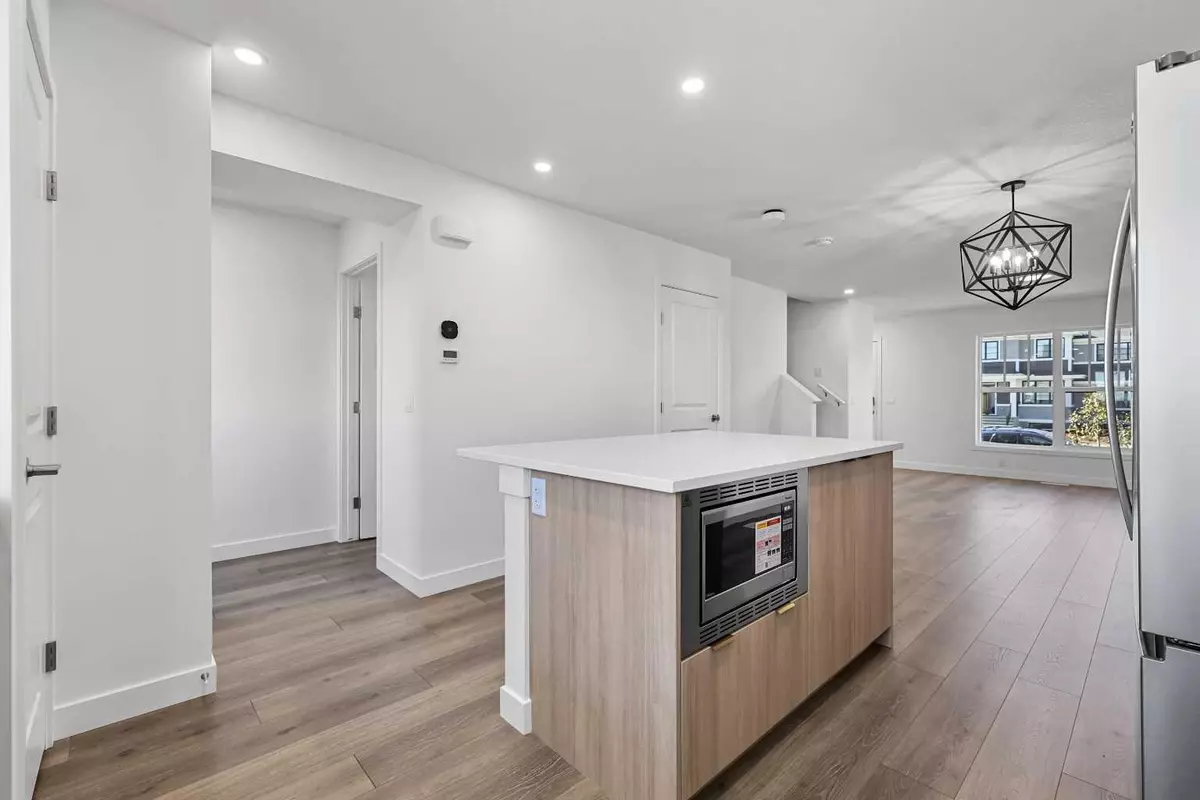 Calgary, AB T3M 4B6,19828 45 ST SE