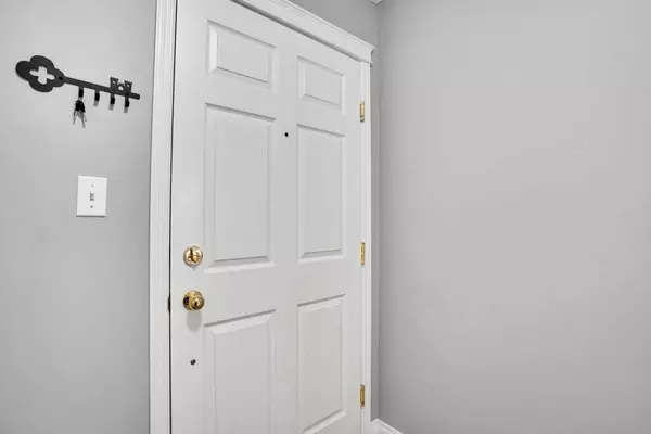 Calgary, AB T2K 6K5,6800 Hunterview DR NW #216