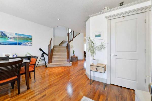 Calgary, AB T3E 2G4,2617 27 ST SW