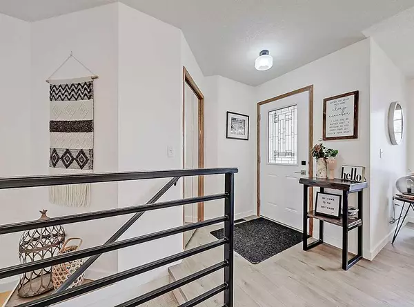 High River, AB T1V 1L8,1527 10 AVE SE