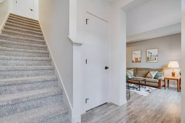 Calgary, AB T2X 4N1,100 Walgrove CT SE #4206