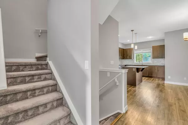 Airdrie, AB T4B 4C7,315 Hillcrest DR SW