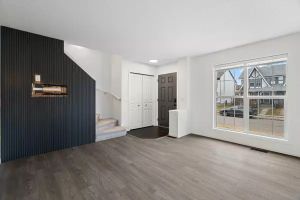 Calgary, AB T2Z 0M3,211 Elgin Meadows GDNS SE