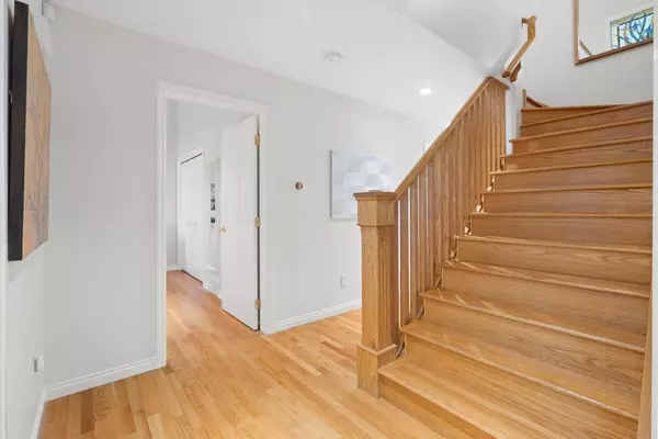 Calgary, AB T2M4J7,2827 Canmore RD NW